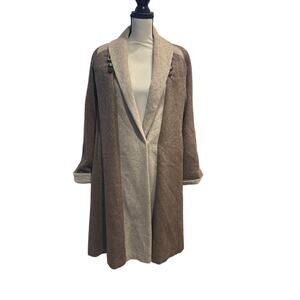 Women’s Vintage Forstmann 100% Virgin Wool Coat. Size Large